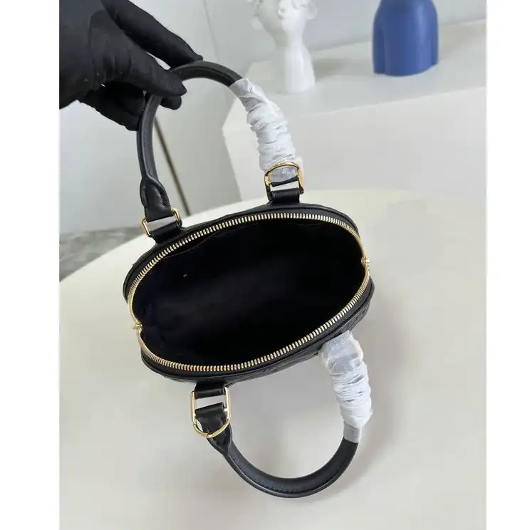 LV Bag 2206YA0023 0505